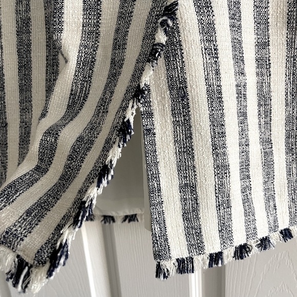 Banana Republic Stripe Tweed Pencil Skirt in Blue and Cream (size 8) - Picture 8 of 8